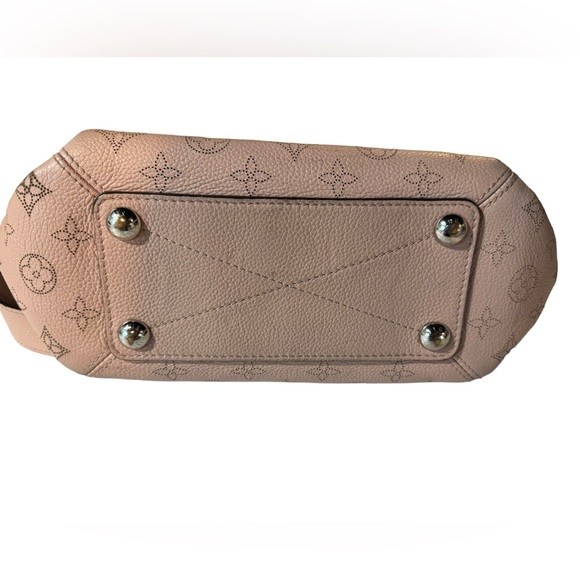 LOUIS VUITTON Babylone Mahina Calfskin Leather Shoulder Bag Pink - Picture 8 of 15